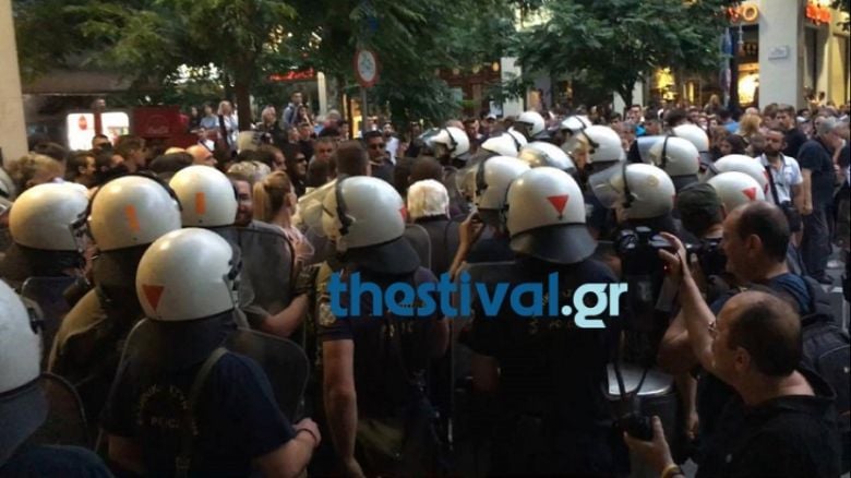 Ένταση στο Gay Pride στη Θεσσαλονίκη De7d0759203e1b19113efabded987e97_XL